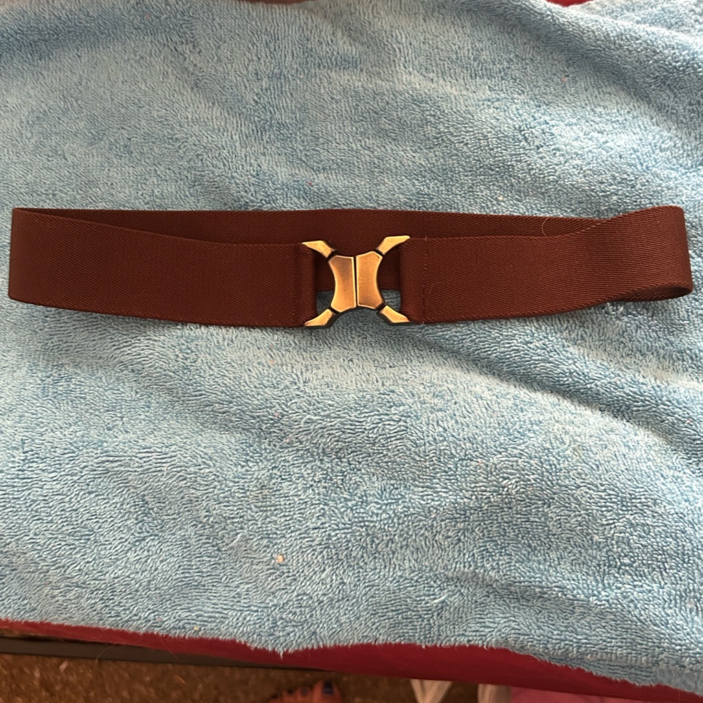Women’s Vintage Fashion Belt. Brown Color. Stretchy. Unique Buckle Clasp.